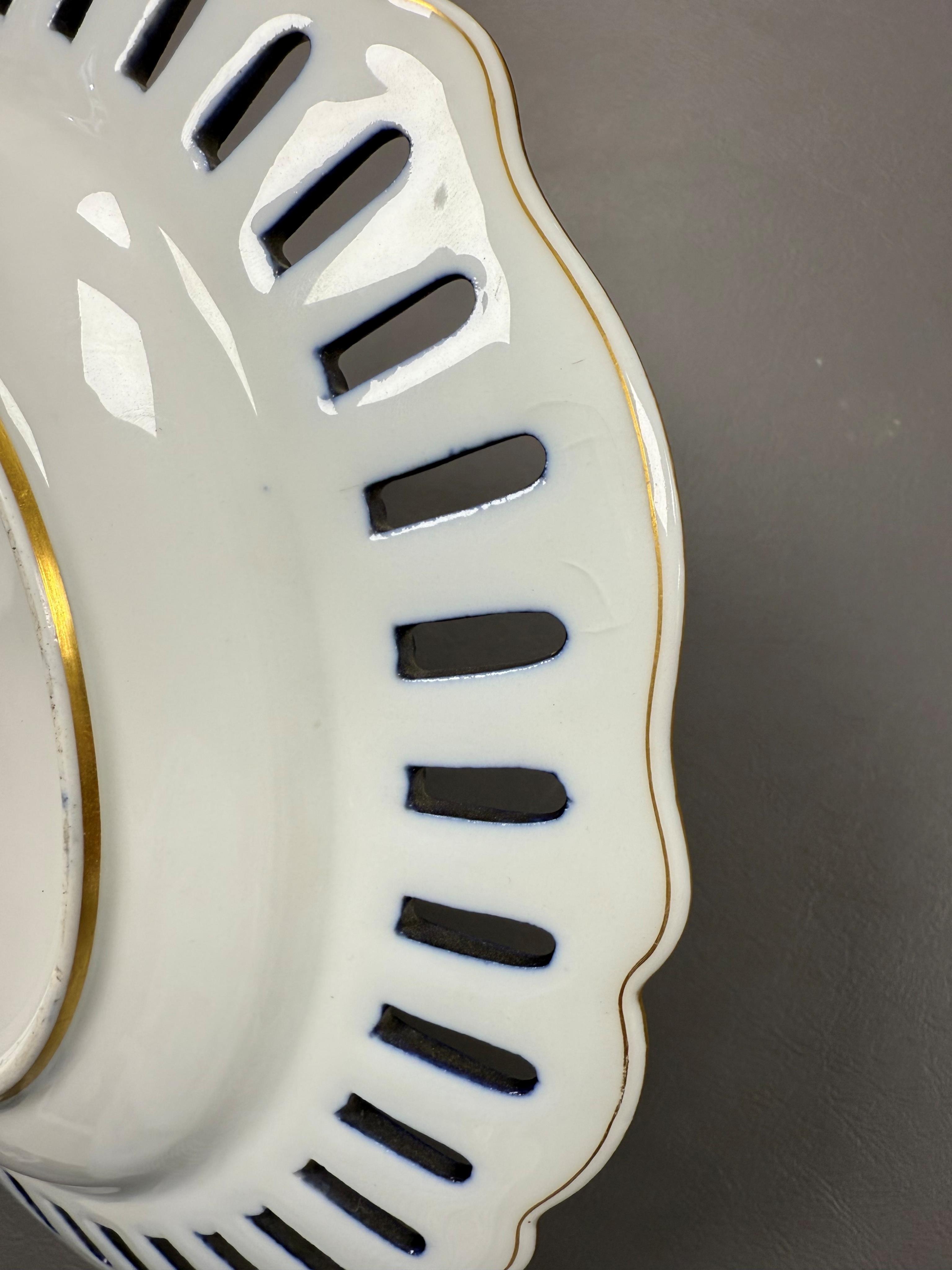 A near pair of Meissen 'Three Graces' cabinet plates, after Angelica Kaufmann, 19th century